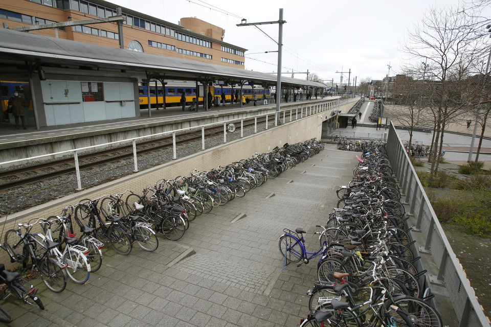 Onderzoek moet uitwijzen of aanpassingen aan het station of bijvoorbeeld de nieuwe fietskelder nodig zijn.