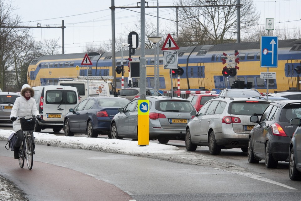 Alles is mogelijk in Castricum, als die rijen wachtende auto’s maar weggaan. Foto Kees Blokker