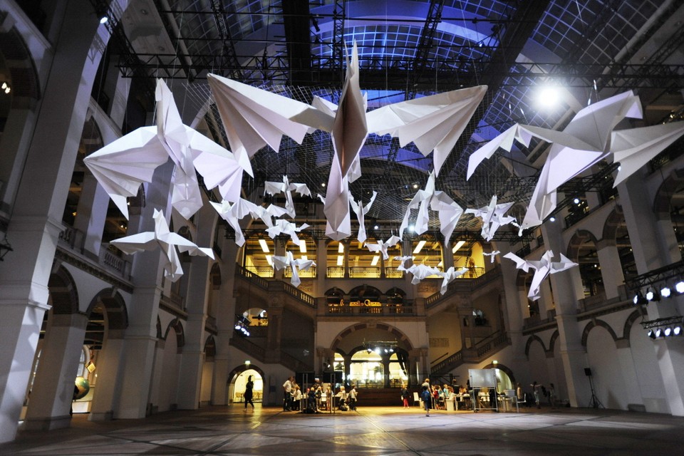 Origamikunst in Tropenmuseum Foto Peter Hilz