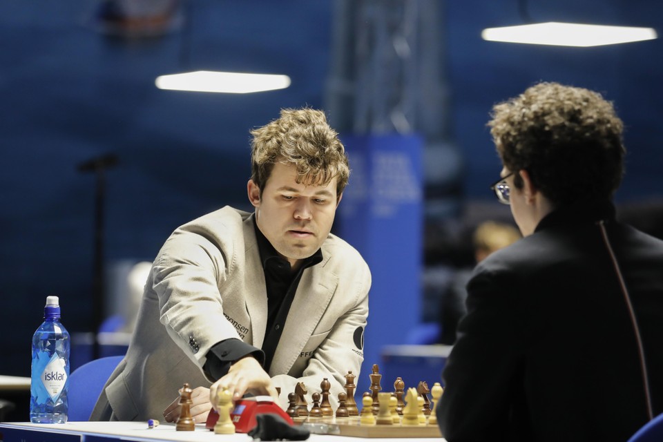 Magnus Carlsen won zaterdagavond van Fabiano Caruana en pakte daarmee zijn achtste toernooizege in Wijk aan Zee.