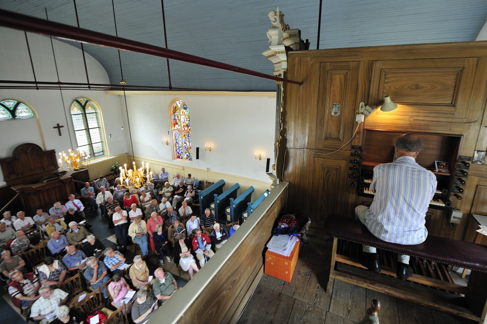 Willem Poot aan het orgel bij een eerdere editie van de Orgeltochten, hier in de Vermaning in Alkmaar.