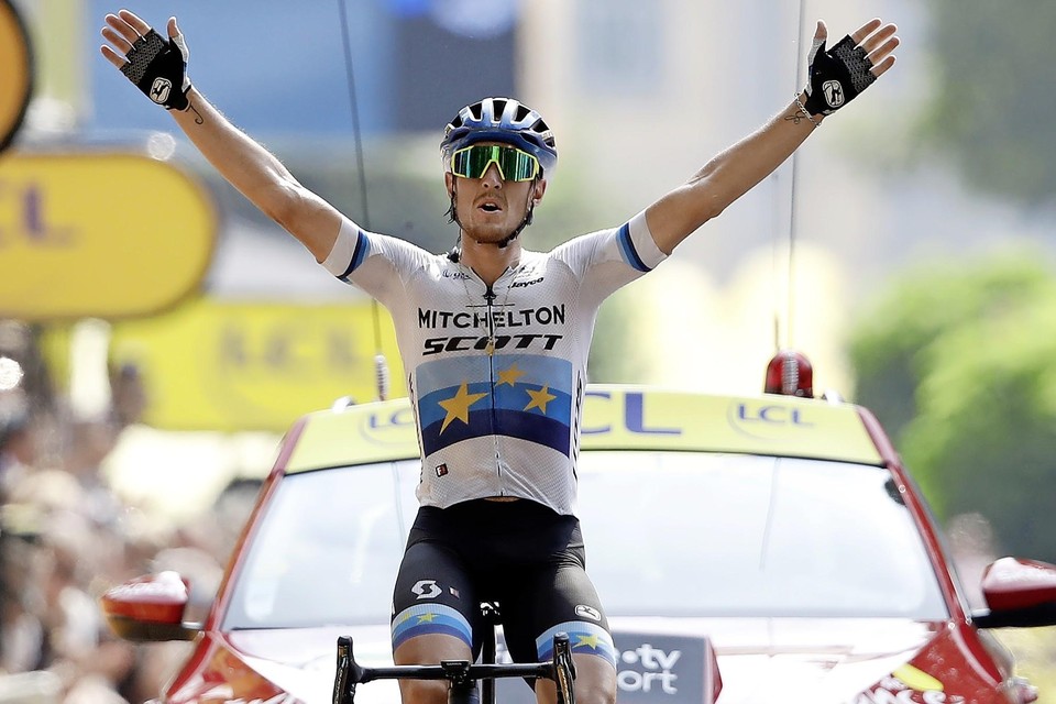 Matteo Trentin wint in zijn kampioenstrui de zeventiende etappe in de Tour de France, vorige week. Trentin is regerend Europees kampioen.