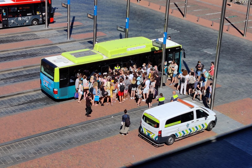 Vorige week vrijdag wilden veel strandgangers met de bus naar Zandvoort.