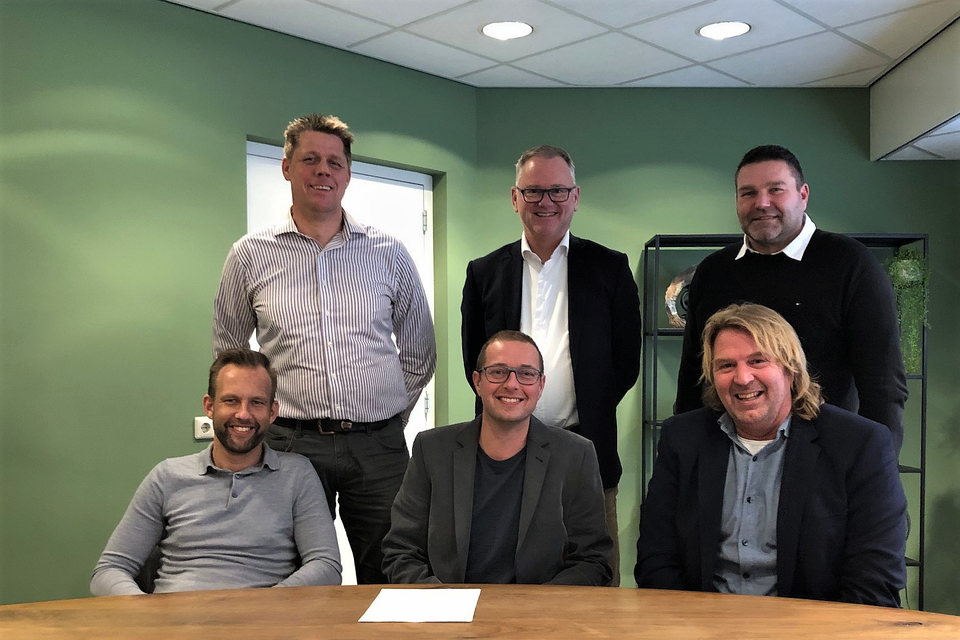 Het bestuur van de nieuwe vereniging, met boven vanaf links Arnold Boon, Robert van den Bosch en Marco Tervoort. Zittend vanaf links Robert Wijker, Marco Dekker en Joost van Dam.