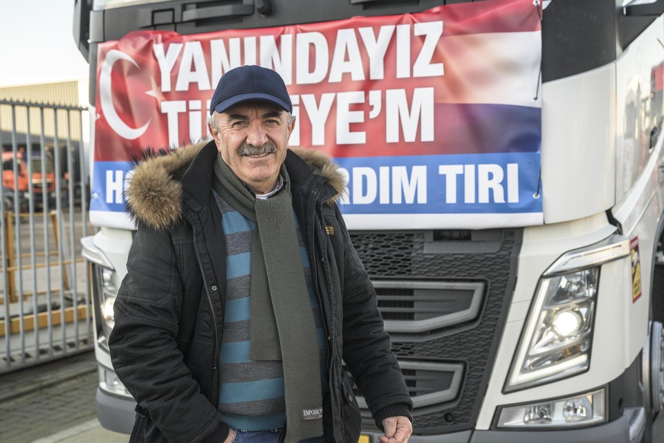 Nail Hanedan (67) is een ervaren vrachtwagenchauffeur.