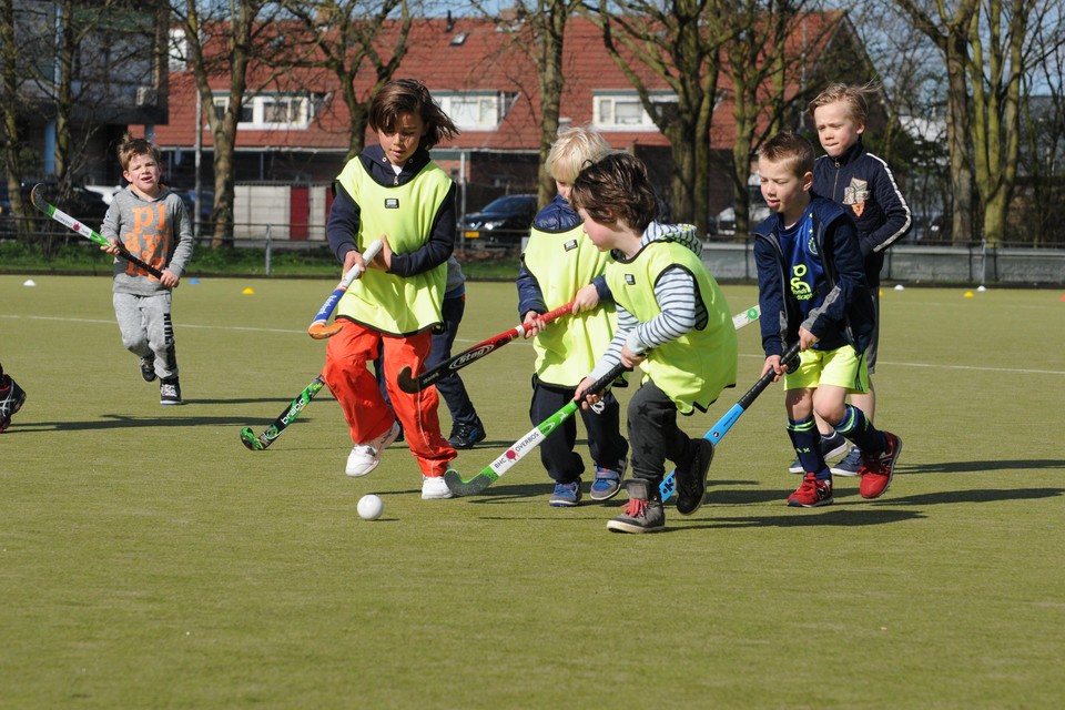 Hockeyclub Overbos begint in april weer met zogenoemde voortraining voor de jongste jeugd.