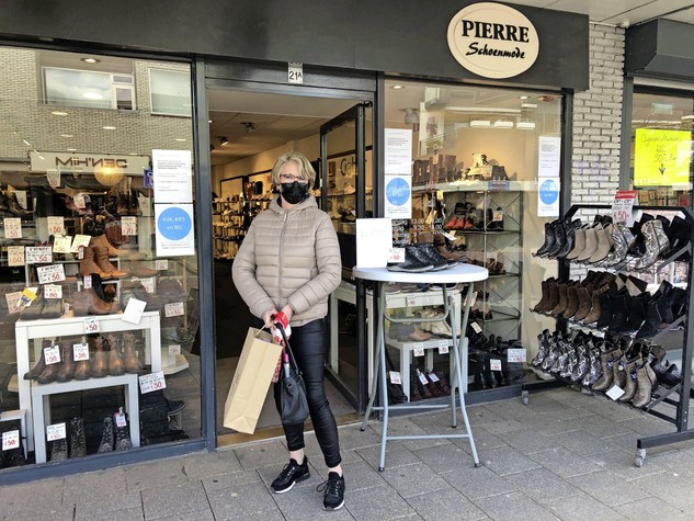 Bek Aardbei Voorbereiding Winkelen op afspraak: 'Ik vind het wel lekker rustig zo' |  Noordhollandsdagblad