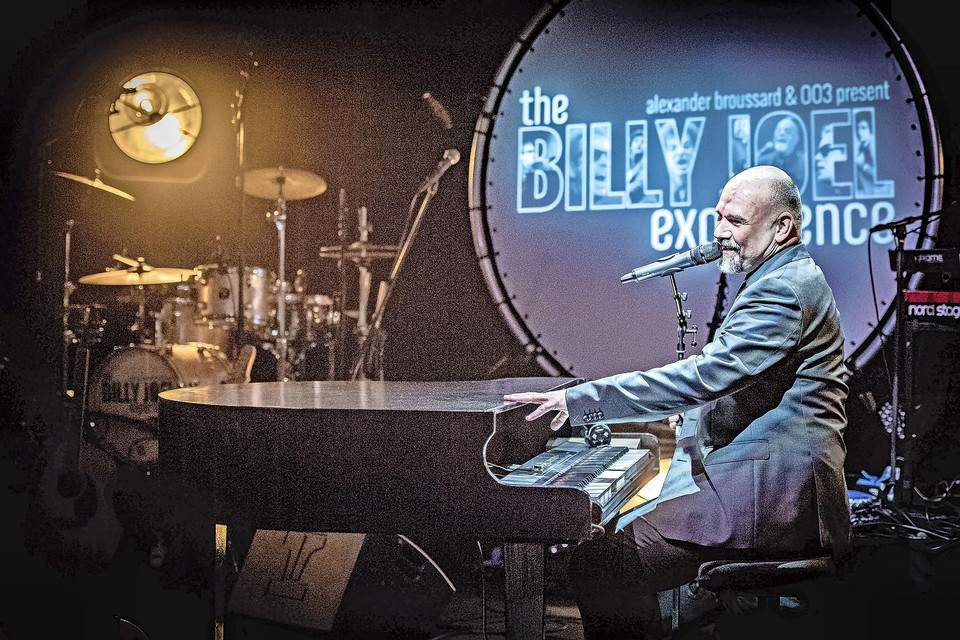 Alexander Broussard won met zijn Billy Joel Experience de eerste ronde van ’The tribute, battle of the bands’.