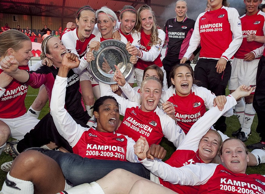Mei 2010: de vrouwen van AZ vieren hun landstitel. Het zou het laatste kampioenschap van AZ zijn.