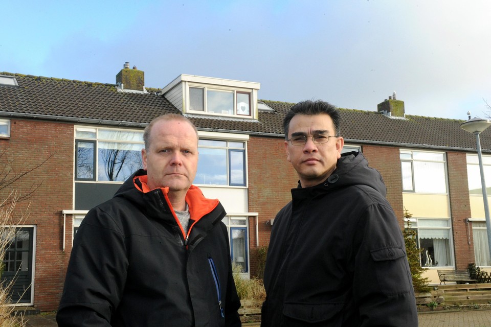 Harry Hoekstra (l) en Andy van de Ronde (r), gedupeerde huiseigenaren uit De Schooten die eerder bezwaar maakten tegen de vergunning.