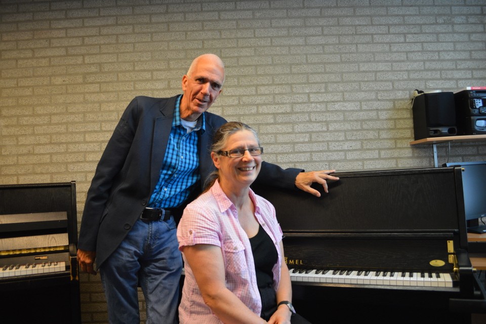 Voorzitter Pieter Grimbergen en penningmeester Mieke Belder van Het Muziekcollectief. Foto Joost Reijnders