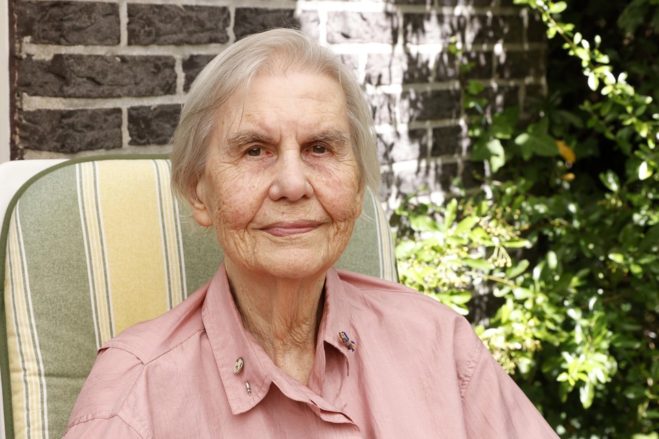 „Ik hoop dat ik net zo zacht mag gaan als mijn man”, zegt de 100-jarige Loes Blok.