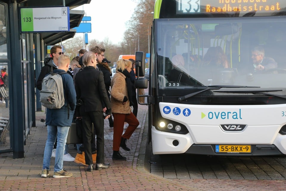 Chauffeurs en passagiers vrezen voor chaotische taferelen als Connexxion vanaf april kleinere bussen inzet.