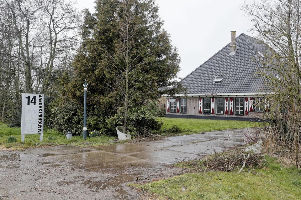 Boerderij Margrietshoeve aan Bosweg 14 in 't Zand: vanaf vrijdag biedt de gemeente Schagen hier noodopvang aan vijftig asielzoekers.