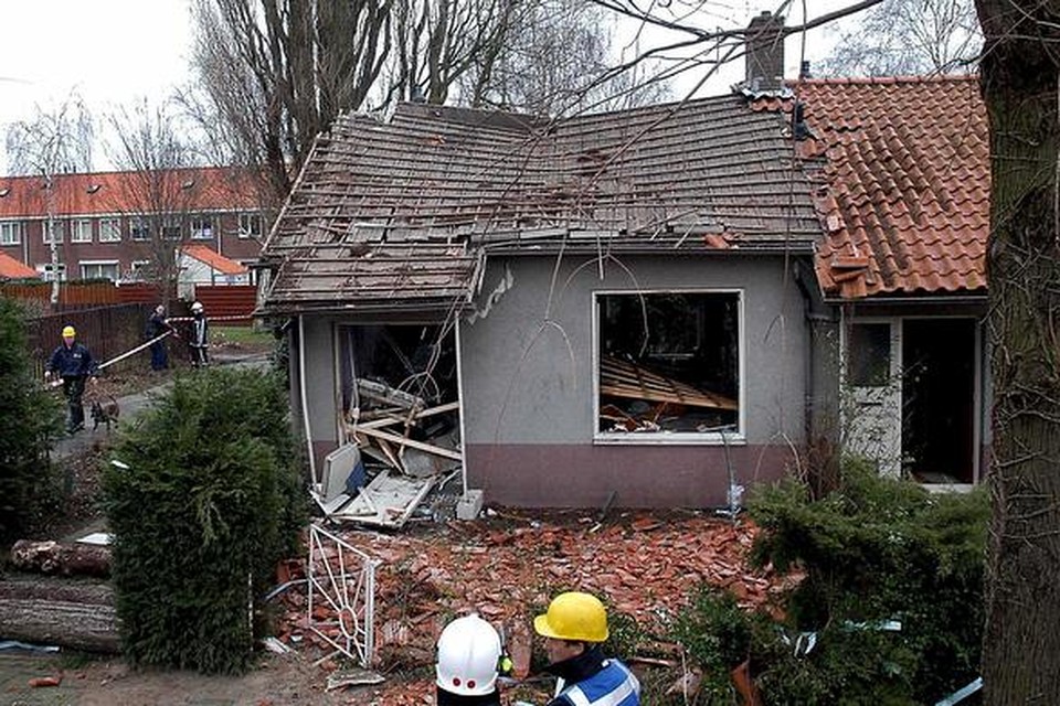 
Een huurder liet in 2004 zijn woning aan de Dennestraat exploderen. 
