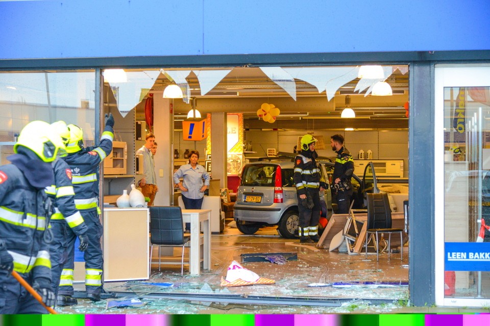 De ravage in de winkel van Leen Bakker was groot. Archieffoto Mizzle Media/Niels Folkers