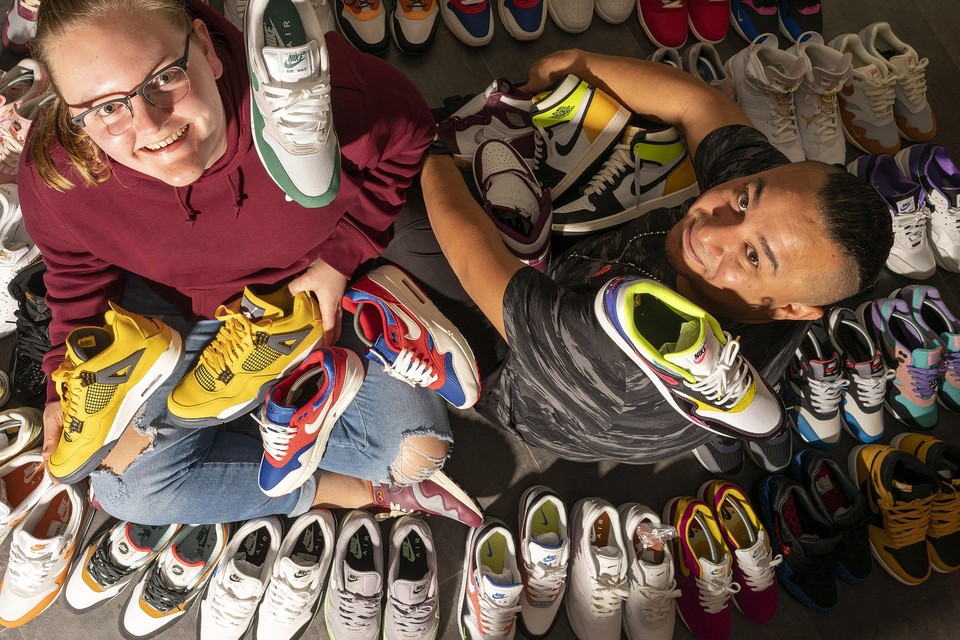 Liefhebbers betalen grof voor exclusieve sneakers. Verzamelaars Gustavo (29) en Michelle (22) slapen tussen de schoenen: 'De een geeft geld uit aan de kroeg, wij aan nieuwe sneakers' | Noordhollandsdagblad