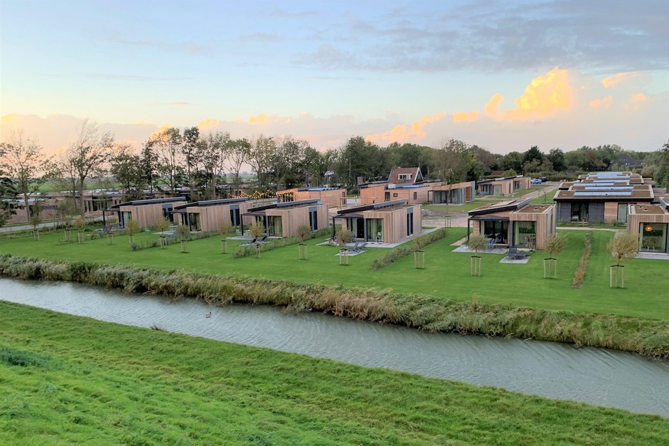 Roompot verhuurt deze vakantiehuisjes in Wijdenes. Die zijn eigendom van Nederlandse en Duitse kopers.
