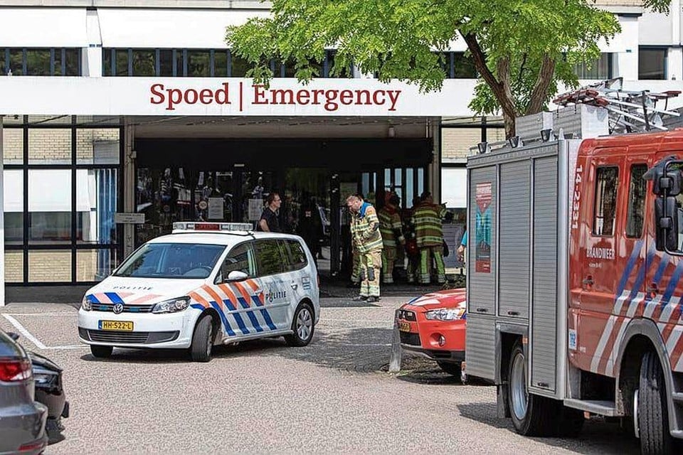 Brandweer en politie worden gealarmeerd na lek van gevaarlijke stof in ziekenhuis Tergooi.