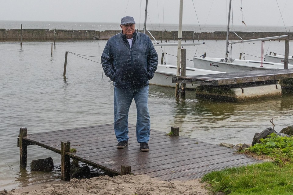 Chris Segerius Enkhuizen bij het IJsselmeer. Het recreatieoord staat bij hem als enige punt op zijn politieke agenda.