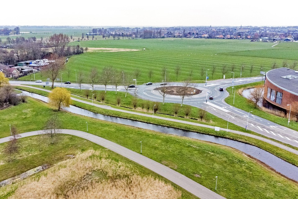 Mogelijke azc-locatie bij rotonde Communicatieweg vlakbij A9, rechts De Trompet.
