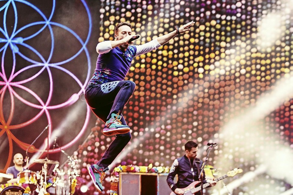 Coldplay tijdens een concert in Amsterdam, 2020