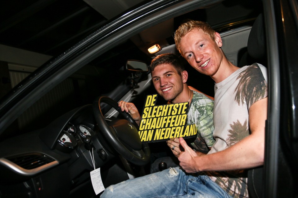 Obdammer Jordy Smit (rechts), kandidaat voor 'Slechtste Chauffeur' met diens bijrijder Alain Zwagerman. Foto Marcel Rob