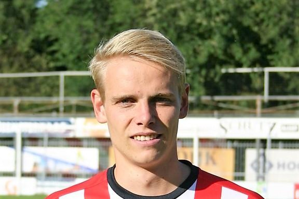 Joost Langedijk in het shirt van Hollandia. De Wognumer maakt zijn rentree voor die club pas na de winterstop van volgend seizoen nu hij zwaar geblesseerd is.