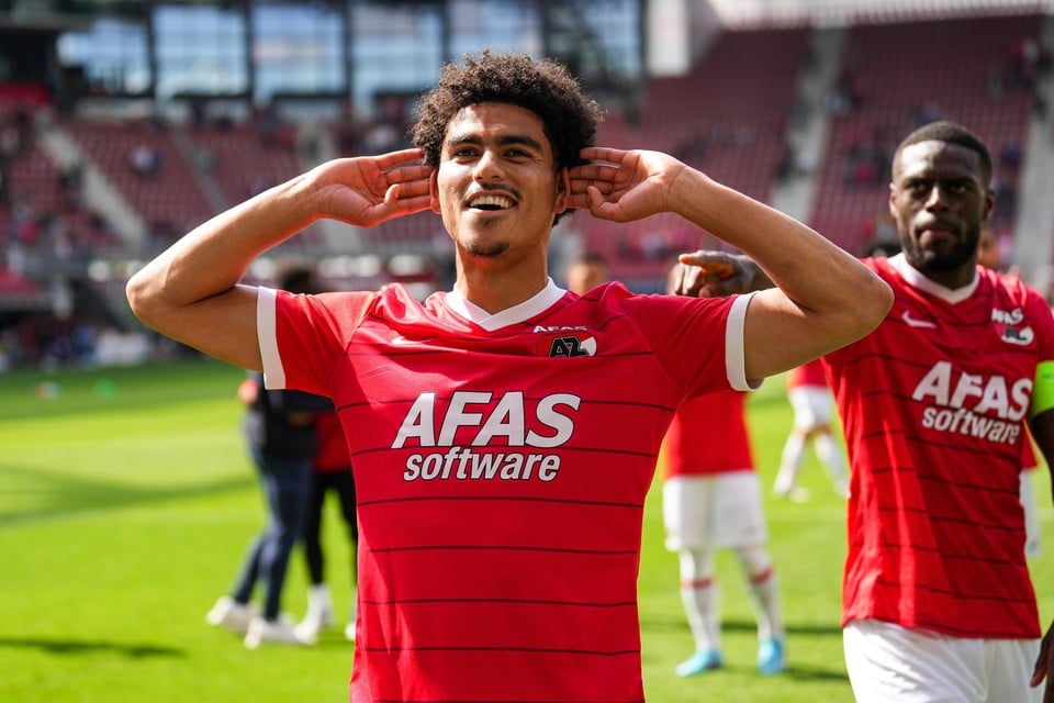 Zakaria Aboukhlal na afloop van AZ-Heerenveen.