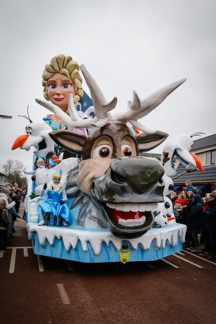 De carnavalsoptocht in 2017: de wagen van De Lamstralen