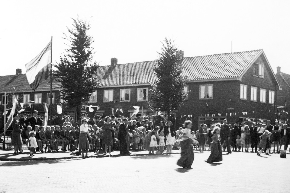 In de Soembastraat wordt de bevrijding later in 1945 toch nog gevierd.