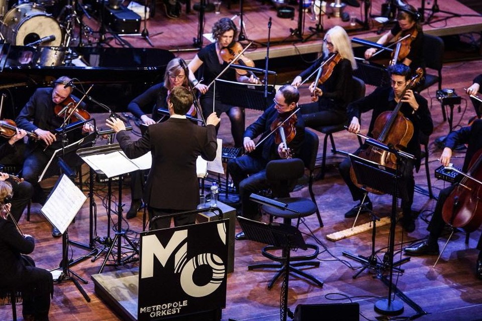 Het Metropole Orkest tijdens een optreden in 2016.