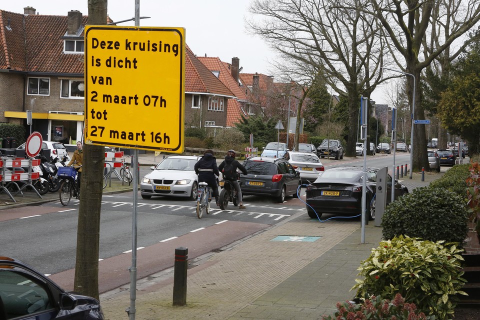 De rioleringsklus op het kruispunt Gijsbrecht van Amstelstraat/Oude Loosdrechtseweg gaat maandag van start.