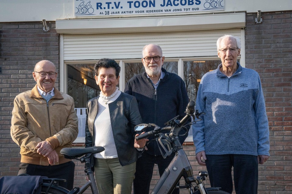 V.l.n.r: Toon en Riet Jacobs, Johan Brand en Cees Stoepker.