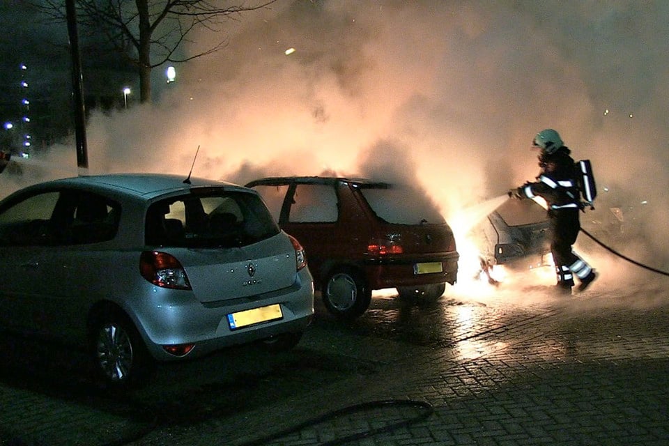 Vier auto's uitgebrand in Vroonermeer Alkmaar. Foto DNP.nu/Hans Vrenegoor