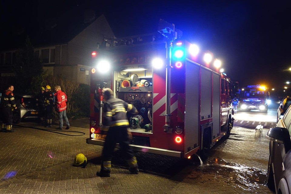 In Uitgeest brak laat op oudejaarsavond brand uit in een woning. Eén iemand raakte gewond.