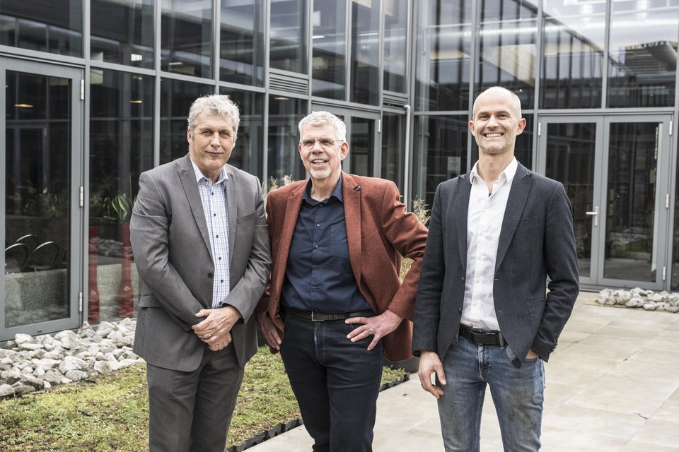 Tom Grootjen (directeur Saenz), Jack van Duijvenbode (voorzitter Saenz) en Stefan Lodeweycks (Aug.e)