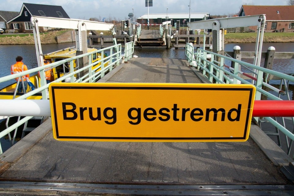 Aanvaring vlotbrug 'fout van schipper'. Foto: Aryan Boshuis