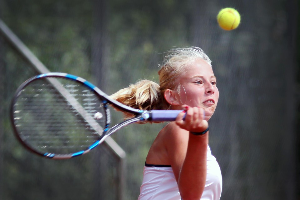 Clara Tauson tijdens het TC Bakkum Dutch Junior Open. De Deense staat in de halve finale.