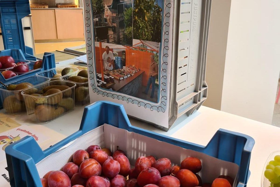 Fruit uitgestald in het bedrijfsrestaurant van het Noord-Hollandse Provinciehuis.