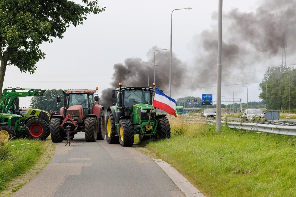 Boerenprotest op de Parallelweg A7, voor de afslag Hoorn-Noord vorig jaar.