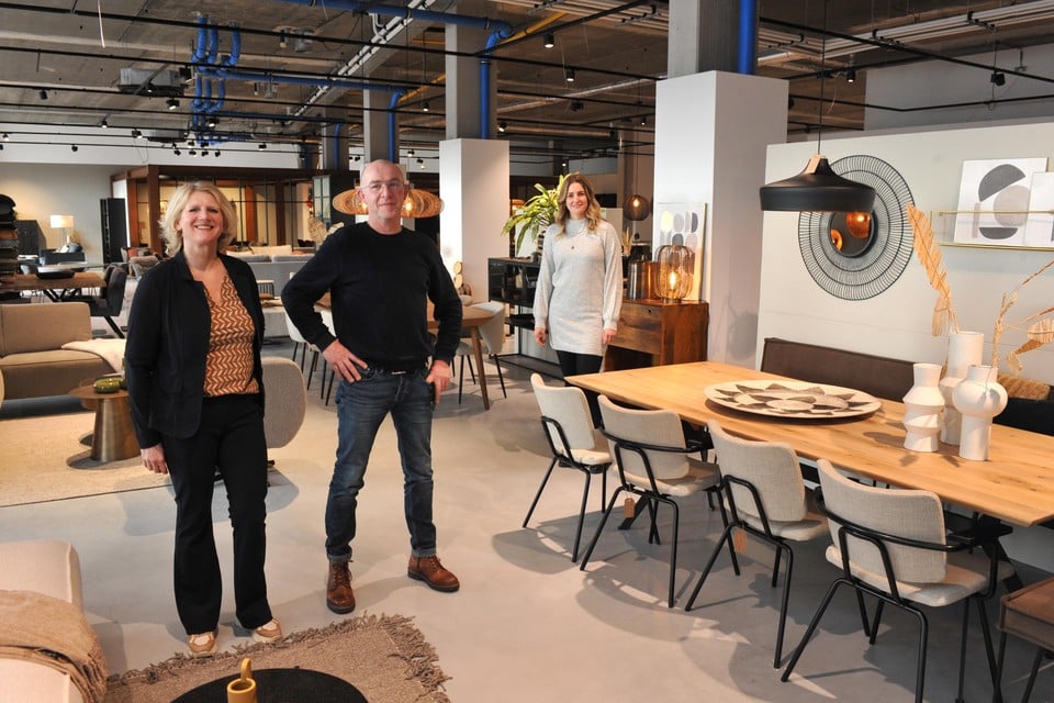 Sigrid Drijsten en Robert Boshoven in hun nieuwe winkel aan de Meerstraat.