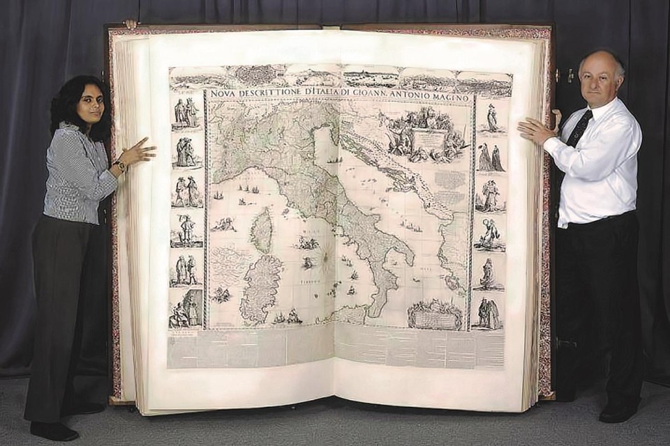 De 125 kilo zware ’Atlas van Blaeu’ die de Engelse koning Karel II cadeau kreeg van de Amsterdamse kooplieden.