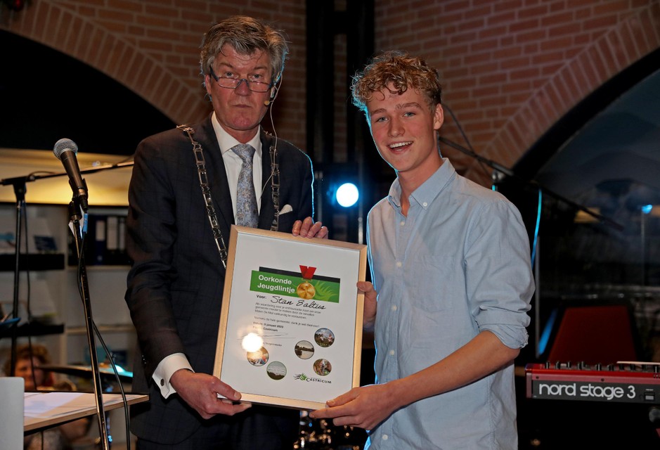 Stan Baltus is de eerste die een jeugdlintje krijgt in de gemeente Castricum.