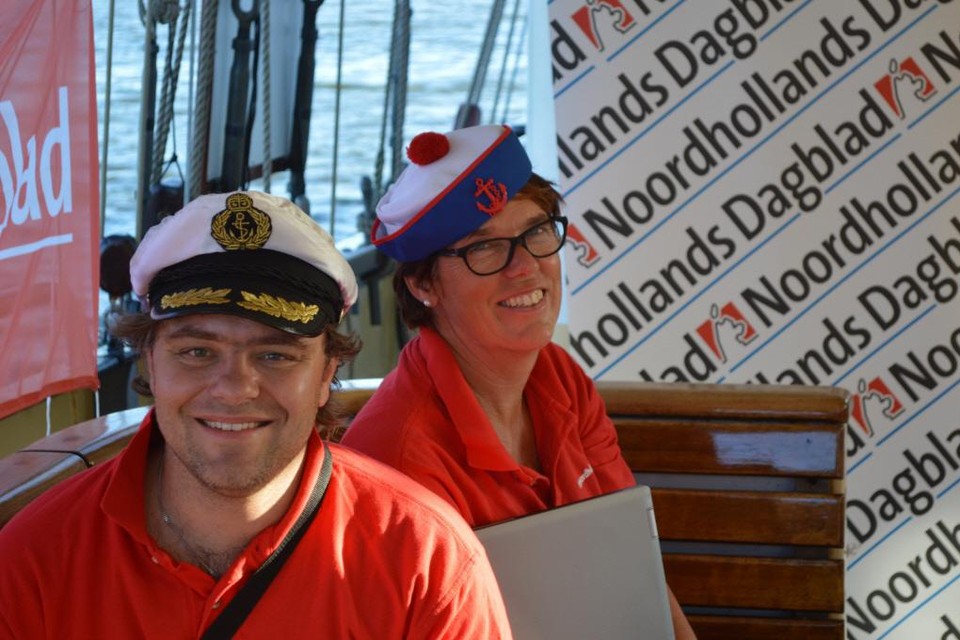 Verslaggevers Paul Gutter en Tanja Koopen aan boord van de Schuttevaer.