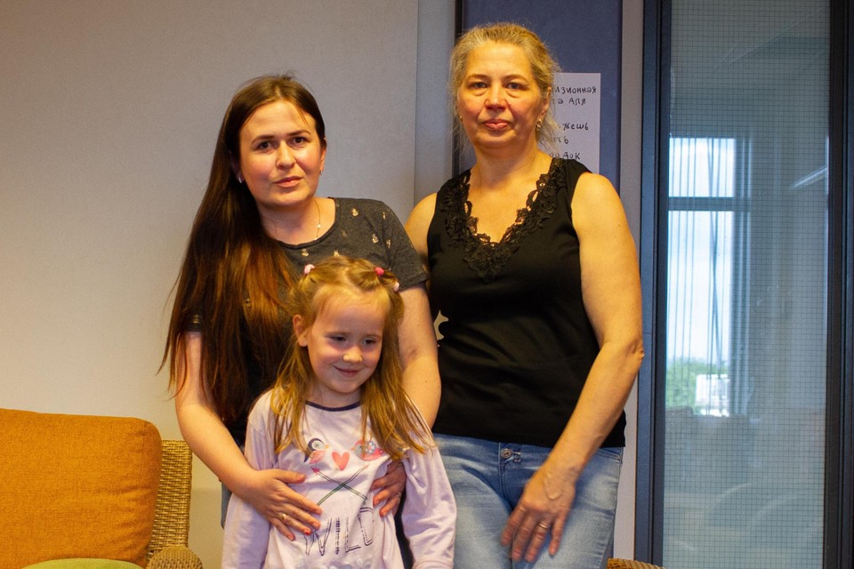 Katja (links), haar dochter en schoonmoeder Nataliuy.