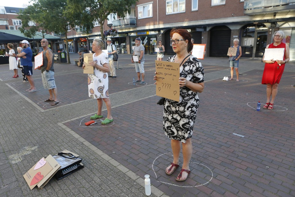 Al vijf weken lang protesteren  betrokken Huizers voor de komst van vijfhonderd alleenstaande minderjarige vluchtelingenkinderen naar Nederland. foto studio kastermans/ben den ouden