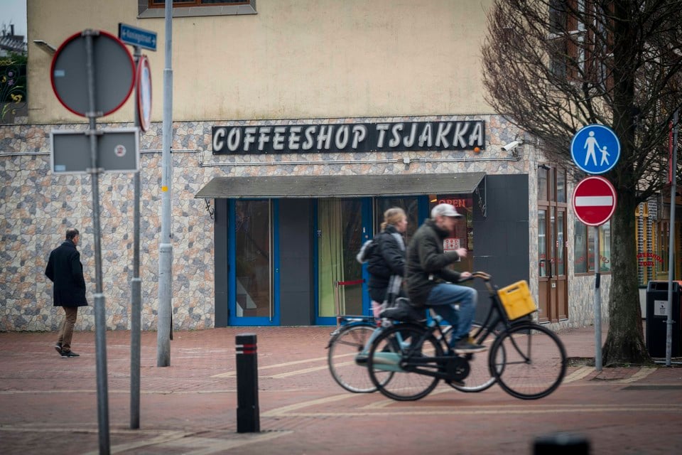 Coffeeshop Tsjakka aan de Koningstraat. Op 1 mei verloopt de vergunning, een nieuwe wordt niet verstrekt.