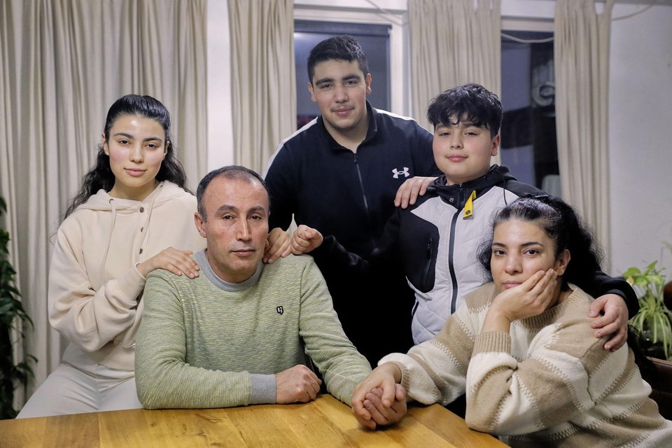 Het gezin van Zakaria en Huda Mohamed met hun drie kinderen.