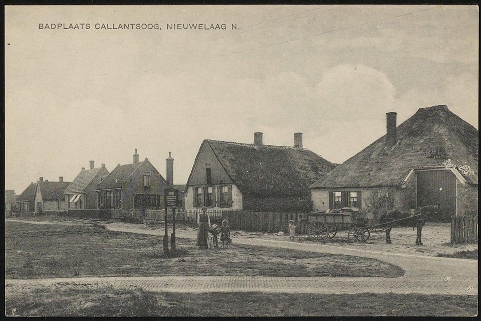 De boerderij van de familie Vos op het Dorpsplein omstreeks 1920.